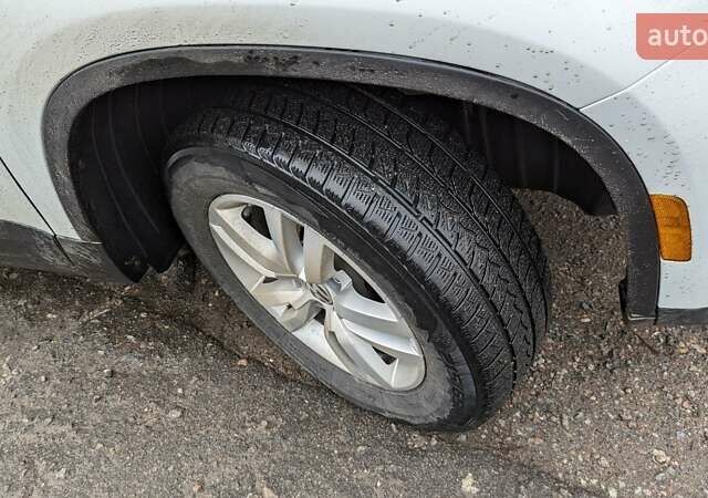 Білий Фольксваген Тігуан, об'ємом двигуна 1.98 л та пробігом 157 тис. км за 14300 $, фото 5 на Automoto.ua