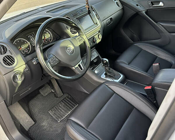 Білий Фольксваген Тігуан, об'ємом двигуна 1.98 л та пробігом 140 тис. км за 14000 $, фото 11 на Automoto.ua