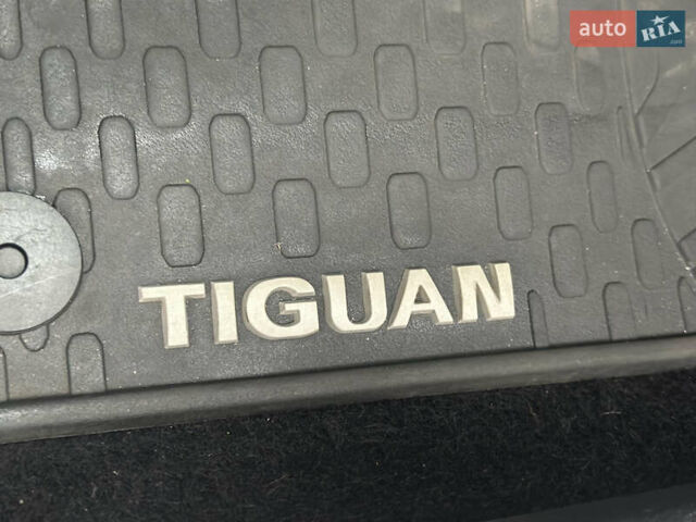 Білий Фольксваген Тігуан, об'ємом двигуна 2 л та пробігом 213 тис. км за 14750 $, фото 19 на Automoto.ua