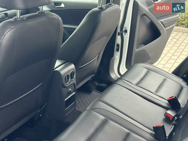 Білий Фольксваген Тігуан, об'ємом двигуна 2 л та пробігом 213 тис. км за 14750 $, фото 22 на Automoto.ua