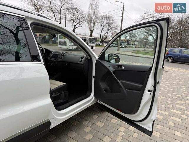 Білий Фольксваген Тігуан, об'ємом двигуна 1.98 л та пробігом 150 тис. км за 13900 $, фото 41 на Automoto.ua