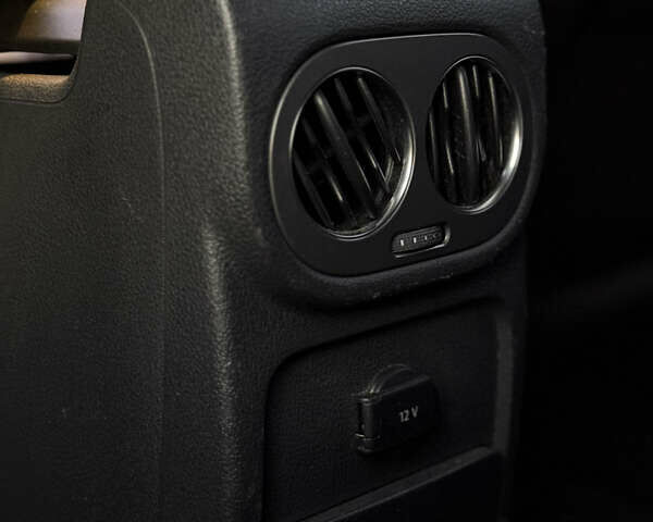 Білий Фольксваген Тігуан, об'ємом двигуна 1.97 л та пробігом 116 тис. км за 15600 $, фото 25 на Automoto.ua