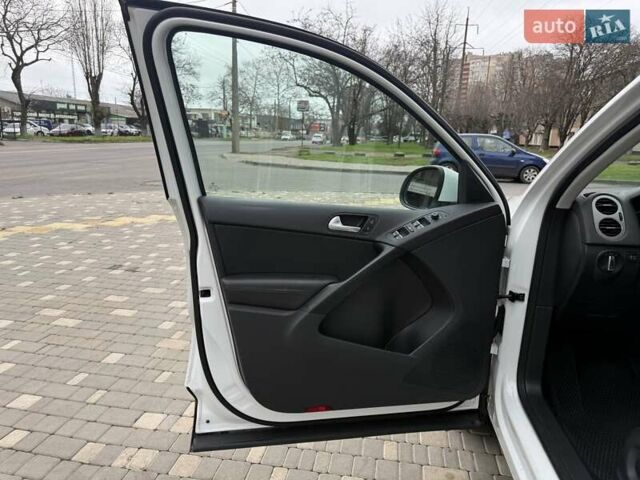 Білий Фольксваген Тігуан, об'ємом двигуна 1.98 л та пробігом 150 тис. км за 13900 $, фото 28 на Automoto.ua