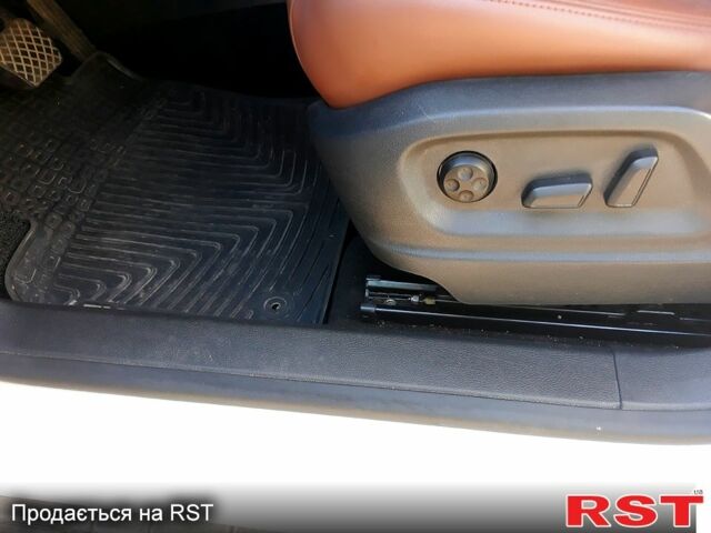 Білий Фольксваген Тігуан, об'ємом двигуна 2 л та пробігом 52 тис. км за 16400 $, фото 6 на Automoto.ua