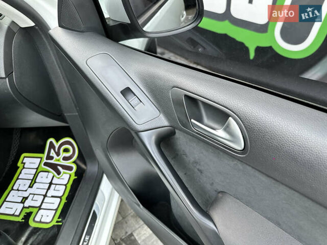 Білий Фольксваген Тігуан, об'ємом двигуна 1.4 л та пробігом 110 тис. км за 14000 $, фото 37 на Automoto.ua