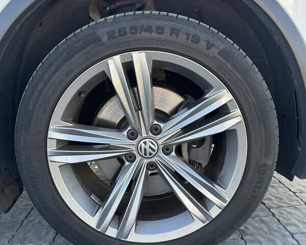 Белый Фольксваген Тигуан, объемом двигателя 1.97 л и пробегом 129 тыс. км за 26500 $, фото 6 на Automoto.ua