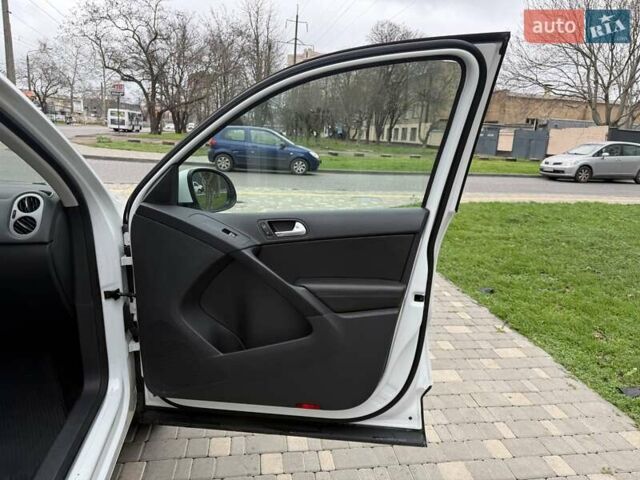 Білий Фольксваген Тігуан, об'ємом двигуна 1.98 л та пробігом 150 тис. км за 13900 $, фото 42 на Automoto.ua