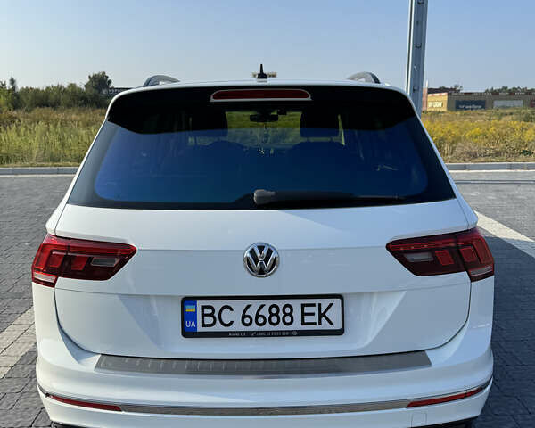 Белый Фольксваген Тигуан, объемом двигателя 1.97 л и пробегом 129 тыс. км за 26500 $, фото 11 на Automoto.ua