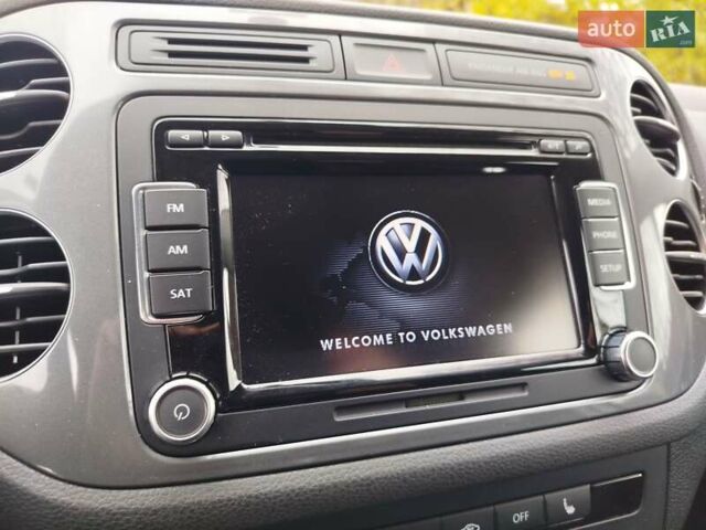 Белый Фольксваген Тигуан, объемом двигателя 2 л и пробегом 195 тыс. км за 13500 $, фото 19 на Automoto.ua