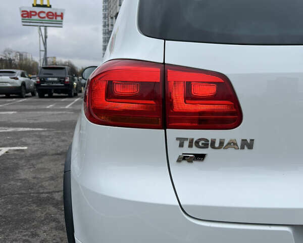 Білий Фольксваген Тігуан, об'ємом двигуна 1.98 л та пробігом 119 тис. км за 15999 $, фото 9 на Automoto.ua