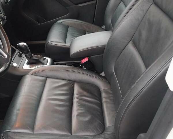 Белый Фольксваген Тигуан, объемом двигателя 1.98 л и пробегом 138 тыс. км за 12700 $, фото 9 на Automoto.ua