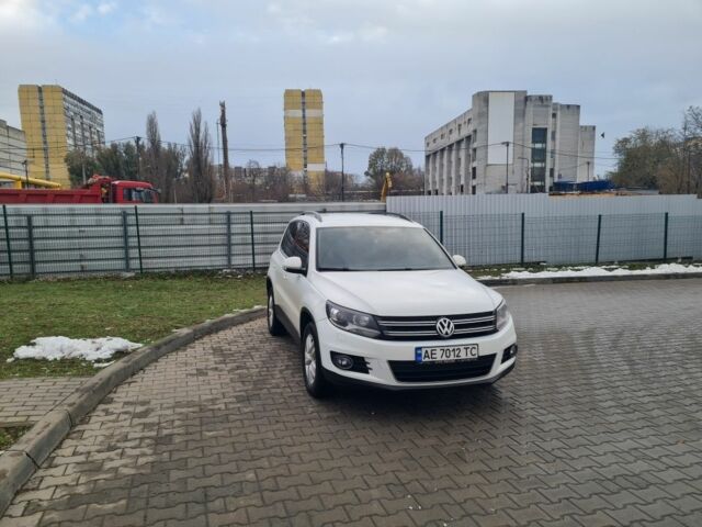 Білий Фольксваген Тігуан, об'ємом двигуна 2 л та пробігом 128 тис. км за 13800 $, фото 6 на Automoto.ua