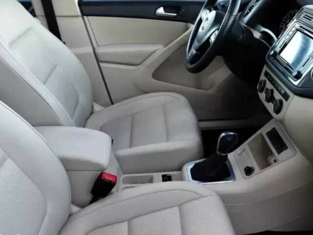 Білий Фольксваген Тігуан, об'ємом двигуна 2 л та пробігом 117 тис. км за 8700 $, фото 6 на Automoto.ua