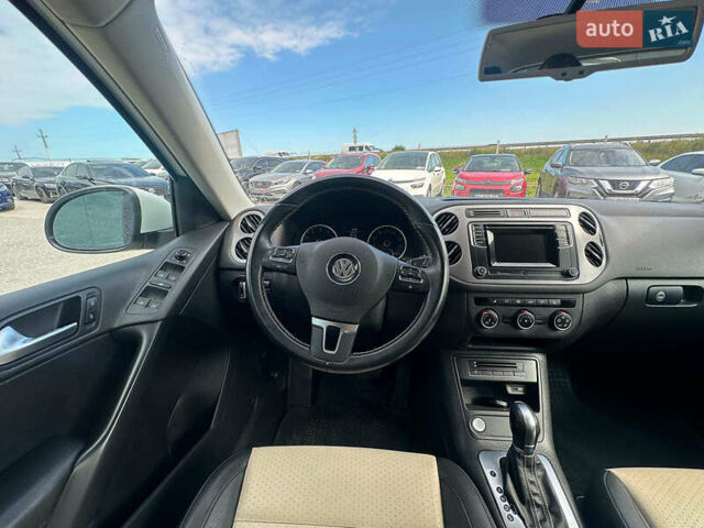Білий Фольксваген Тігуан, об'ємом двигуна 2 л та пробігом 152 тис. км за 12300 $, фото 27 на Automoto.ua