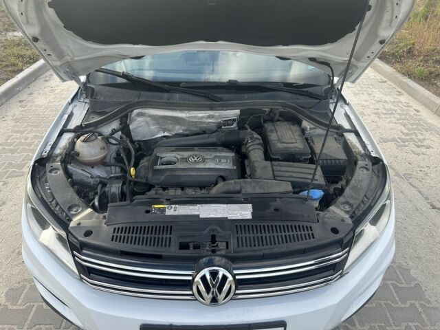 Белый Фольксваген Тигуан, объемом двигателя 2 л и пробегом 170 тыс. км за 12500 $, фото 6 на Automoto.ua