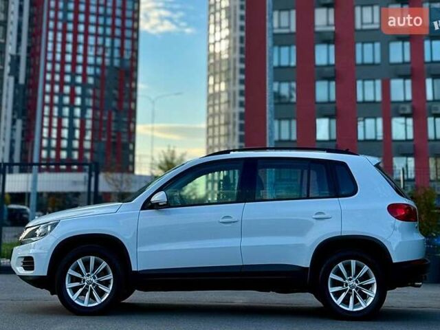 Білий Фольксваген Тігуан, об'ємом двигуна 2 л та пробігом 137 тис. км за 13800 $, фото 5 на Automoto.ua