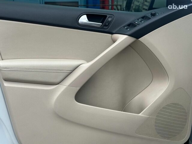 Білий Фольксваген Тігуан, об'ємом двигуна 2 л та пробігом 156 тис. км за 14990 $, фото 10 на Automoto.ua