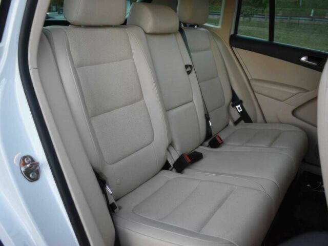 Білий Фольксваген Тігуан, об'ємом двигуна 2 л та пробігом 75 тис. км за 6000 $, фото 9 на Automoto.ua