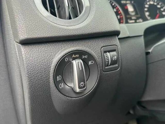 Белый Фольксваген Тигуан, объемом двигателя 2 л и пробегом 83 тыс. км за 9100 $, фото 14 на Automoto.ua