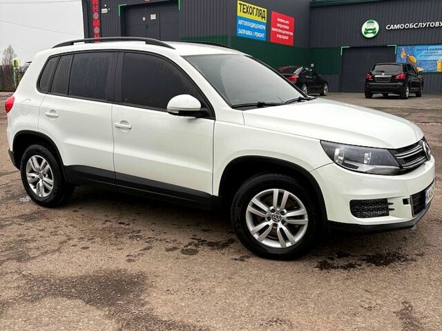 Белый Фольксваген Тигуан, объемом двигателя 2 л и пробегом 130 тыс. км за 12700 $, фото 2 на Automoto.ua