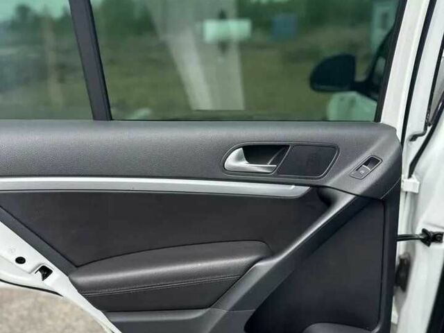 Белый Фольксваген Тигуан, объемом двигателя 2 л и пробегом 83 тыс. км за 9100 $, фото 20 на Automoto.ua