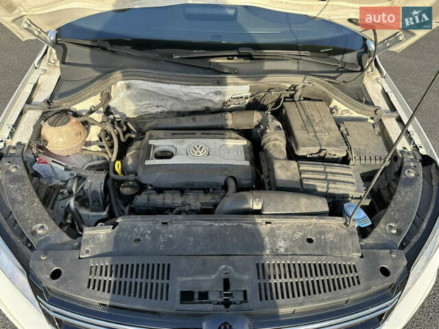 Білий Фольксваген Тігуан, об'ємом двигуна 1.98 л та пробігом 140 тис. км за 14000 $, фото 16 на Automoto.ua