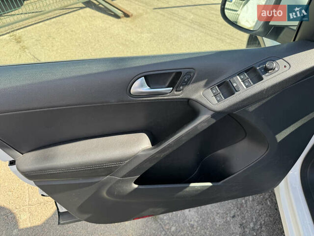 Белый Фольксваген Тигуан, объемом двигателя 1.98 л и пробегом 105 тыс. км за 14490 $, фото 13 на Automoto.ua