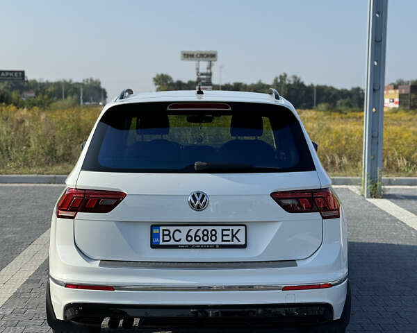 Белый Фольксваген Тигуан, объемом двигателя 1.97 л и пробегом 129 тыс. км за 26500 $, фото 3 на Automoto.ua