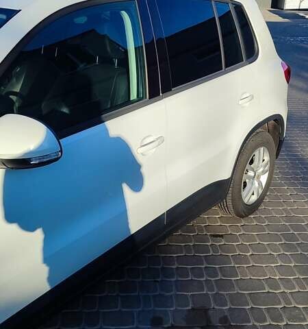 Белый Фольксваген Тигуан, объемом двигателя 1.98 л и пробегом 268 тыс. км за 13300 $, фото 5 на Automoto.ua