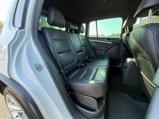 Белый Фольксваген Тигуан, объемом двигателя 2 л и пробегом 72 тыс. км за 5000 $, фото 5 на Automoto.ua