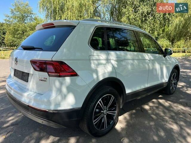 Білий Фольксваген Тігуан, об'ємом двигуна 2 л та пробігом 270 тис. км за 23000 $, фото 4 на Automoto.ua