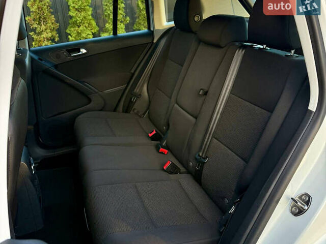 Білий Фольксваген Тігуан, об'ємом двигуна 2 л та пробігом 137 тис. км за 13800 $, фото 34 на Automoto.ua