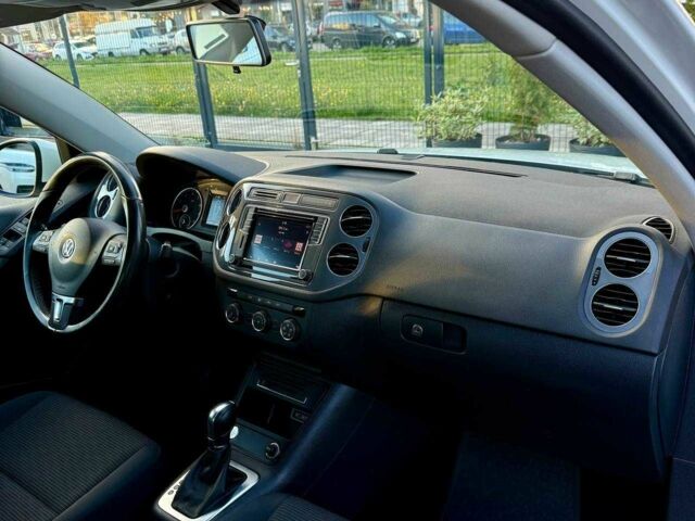 Білий Фольксваген Тігуан, об'ємом двигуна 2 л та пробігом 137 тис. км за 13800 $, фото 19 на Automoto.ua