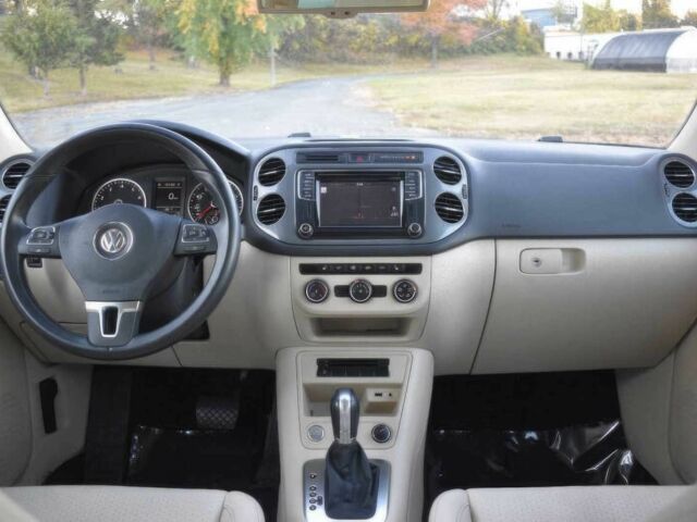 Білий Фольксваген Тігуан, об'ємом двигуна 2 л та пробігом 75 тис. км за 6000 $, фото 6 на Automoto.ua