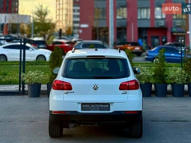 Білий Фольксваген Тігуан, об'ємом двигуна 2 л та пробігом 137 тис. км за 13800 $, фото 14 на Automoto.ua