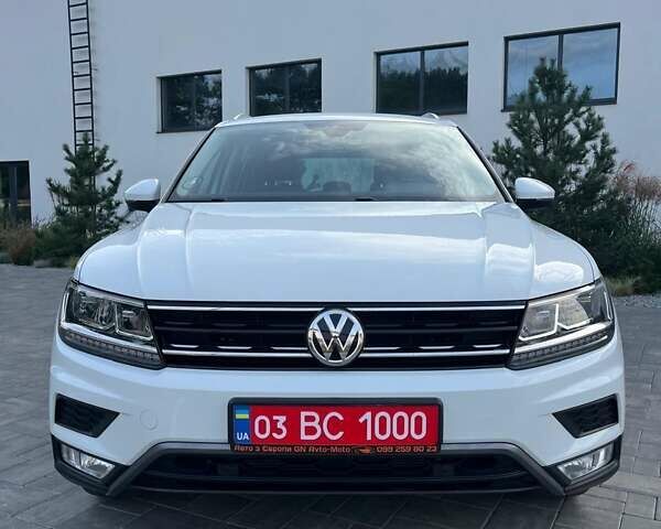 Белый Фольксваген Тигуан, объемом двигателя 2 л и пробегом 248 тыс. км за 22200 $, фото 2 на Automoto.ua