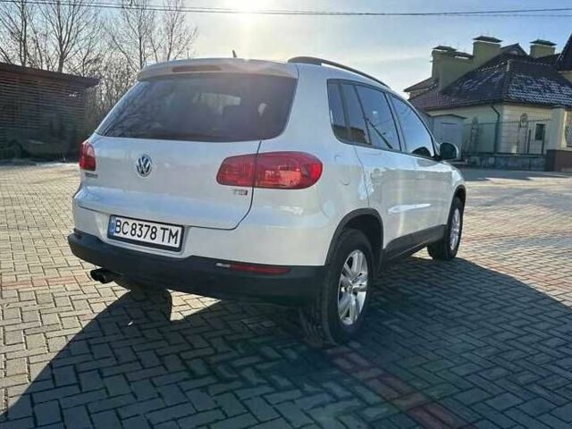 Белый Фольксваген Тигуан, объемом двигателя 2 л и пробегом 162 тыс. км за 8000 $, фото 2 на Automoto.ua