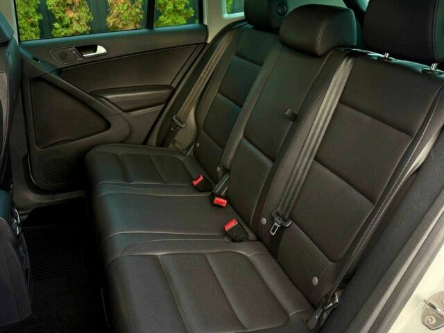 Білий Фольксваген Тігуан, об'ємом двигуна 2 л та пробігом 156 тис. км за 15500 $, фото 15 на Automoto.ua