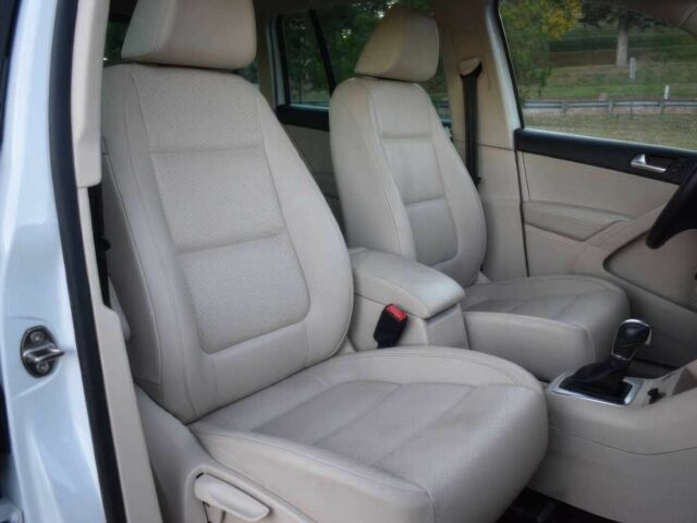 Білий Фольксваген Тігуан, об'ємом двигуна 2 л та пробігом 75 тис. км за 6000 $, фото 7 на Automoto.ua