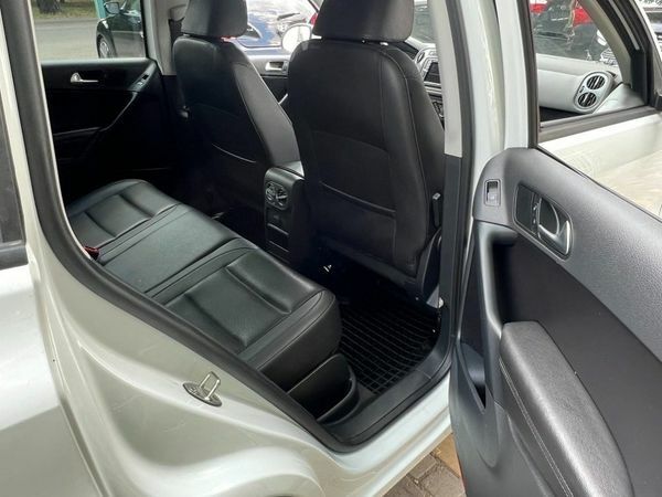 Белый Фольксваген Тигуан, объемом двигателя 2 л и пробегом 200 тыс. км за 14000 $, фото 19 на Automoto.ua