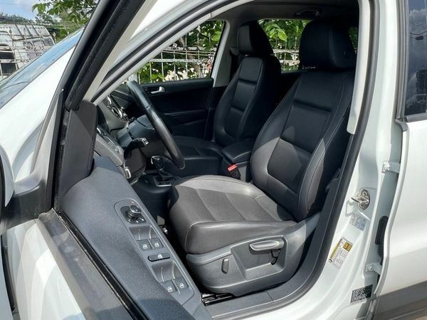 Белый Фольксваген Тигуан, объемом двигателя 2 л и пробегом 200 тыс. км за 14000 $, фото 2 на Automoto.ua