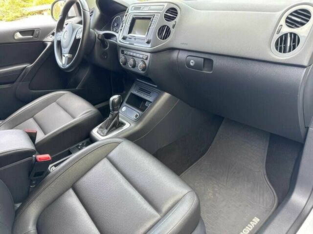 Білий Фольксваген Тігуан, об'ємом двигуна 2 л та пробігом 80 тис. км за 6000 $, фото 8 на Automoto.ua