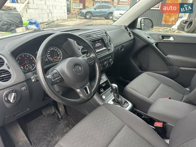 Білий Фольксваген Тігуан, об'ємом двигуна 2 л та пробігом 191 тис. км за 13500 $, фото 24 на Automoto.ua