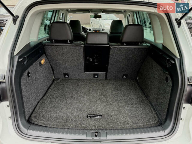 Білий Фольксваген Тігуан, об'ємом двигуна 0 л та пробігом 205 тис. км за 13400 $, фото 6 на Automoto.ua