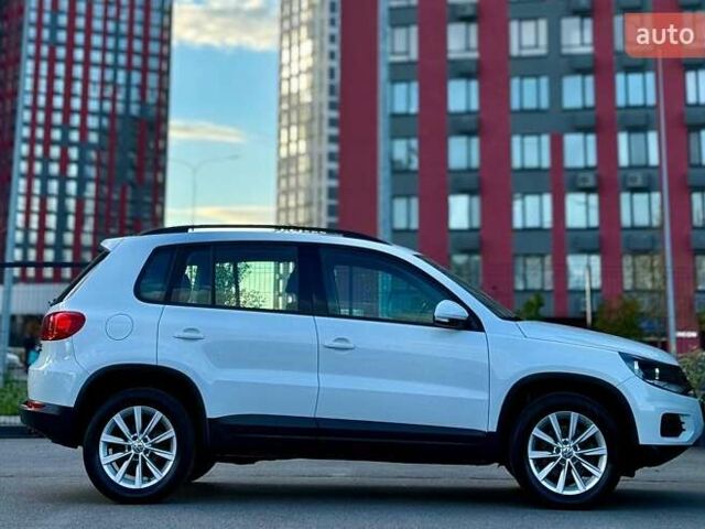 Білий Фольксваген Тігуан, об'ємом двигуна 2 л та пробігом 137 тис. км за 13800 $, фото 8 на Automoto.ua