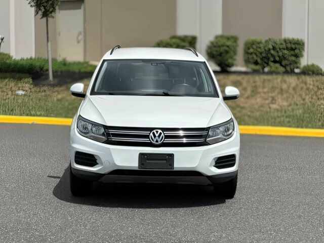 Белый Фольксваген Тигуан, объемом двигателя 2 л и пробегом 80 тыс. км за 6000 $, фото 1 на Automoto.ua