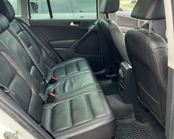 Білий Фольксваген Тігуан, об'ємом двигуна 1.98 л та пробігом 119 тис. км за 15999 $, фото 18 на Automoto.ua