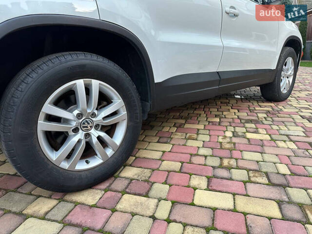 Белый Фольксваген Тигуан, объемом двигателя 2 л и пробегом 208 тыс. км за 13700 $, фото 6 на Automoto.ua