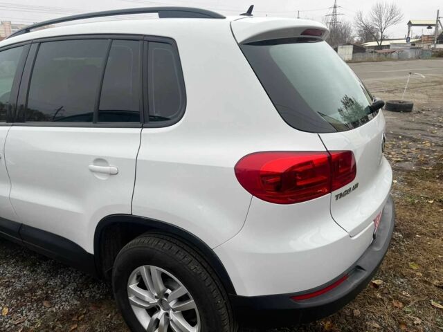 Белый Фольксваген Тигуан, объемом двигателя 2 л и пробегом 123 тыс. км за 13000 $, фото 3 на Automoto.ua