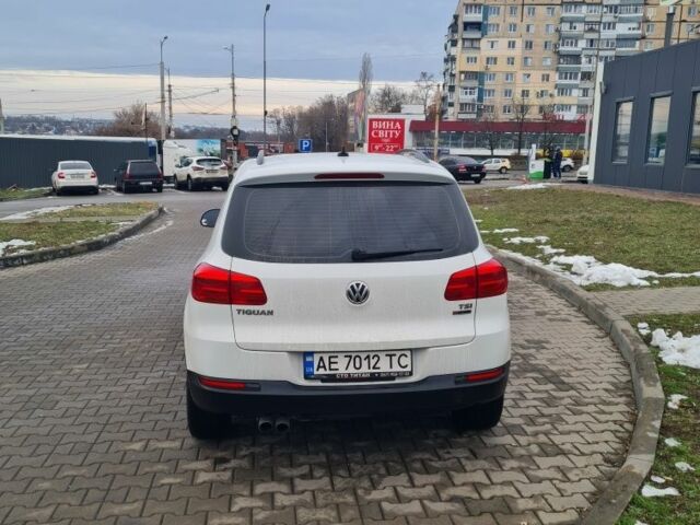 Білий Фольксваген Тігуан, об'ємом двигуна 2 л та пробігом 128 тис. км за 13800 $, фото 1 на Automoto.ua